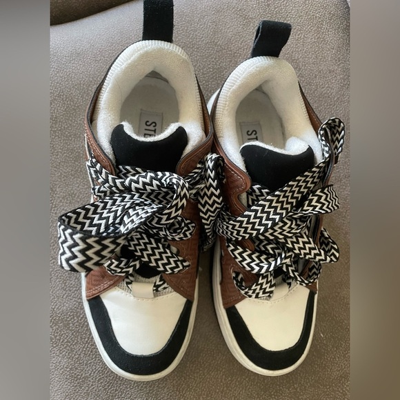 Steve Madden Shoes - Steve Madden ROARING Multi Trainers, Women’s  Excellent Pre-loved Condition